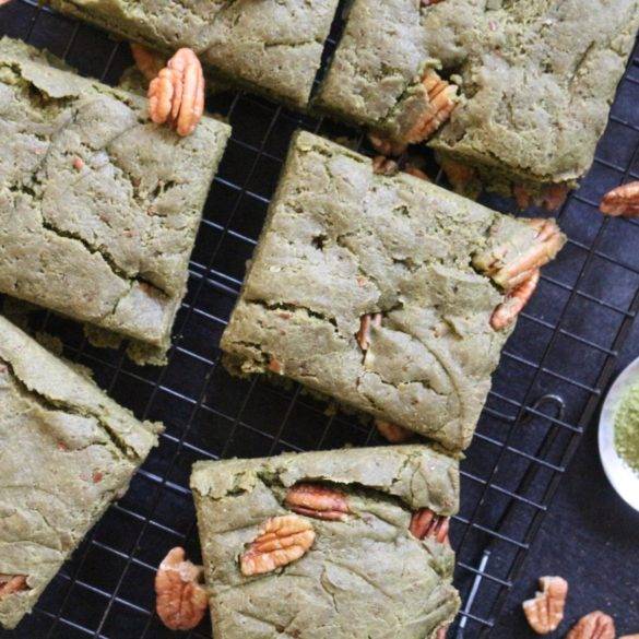 Caption of Matcha and Pecan Mini-Cakes. Image by Edward Daniel (c).