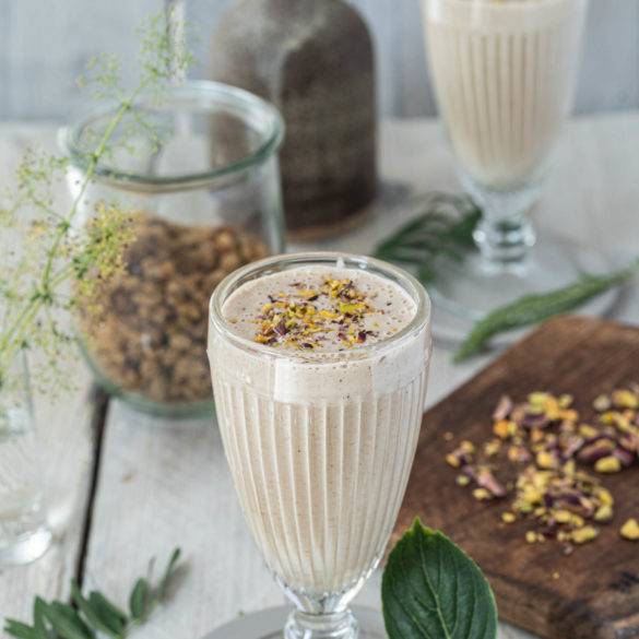 Smooth creamy Pistachio with chewy succulent Mulberry with yoghurt and hemp milk to form a reinvigorating Lassi.