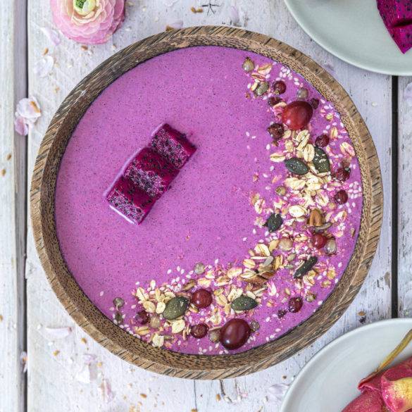 Caption of Dragon Fruit Smoothie Bowl. Image by Edward Daniel (c).